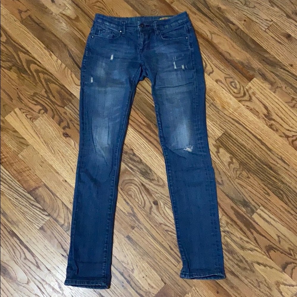 Blank jeans with studded pockets